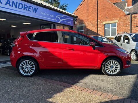 Ford Fiesta TITANIUM 2