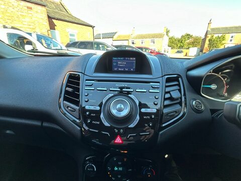 Ford Fiesta TITANIUM 14