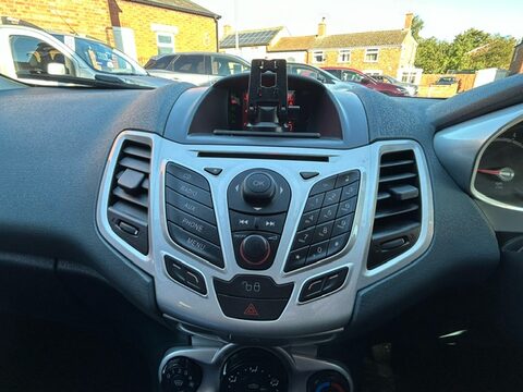 Ford Fiesta ZETEC 16V 14