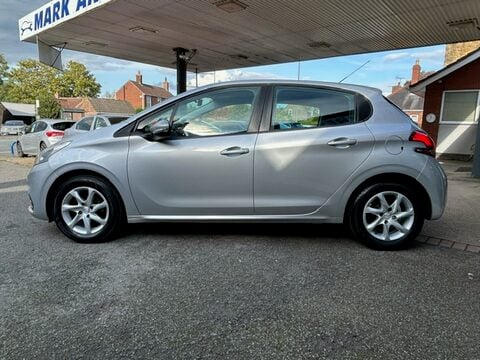Peugeot 208 ACTIVE 5