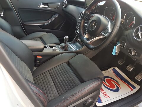 Mercedes-Benz A Class A 180 AMG LINE PREMIUM 2