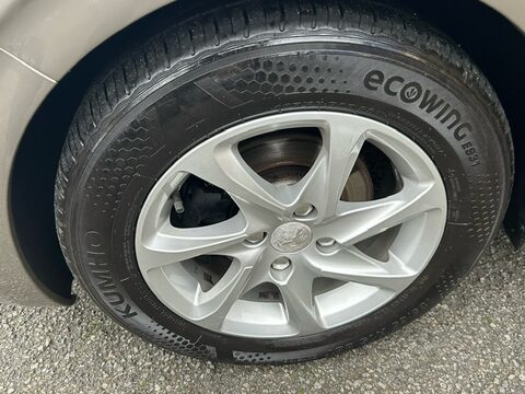 Peugeot 208 ACTIVE 9