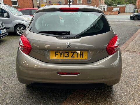 Peugeot 208 ACTIVE 5