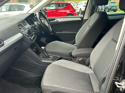 Volkswagen Tiguan SE NAVIGATION TDI BMT DSG 9