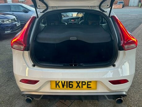 Volvo V40 D2 R-DESIGN NAV 1