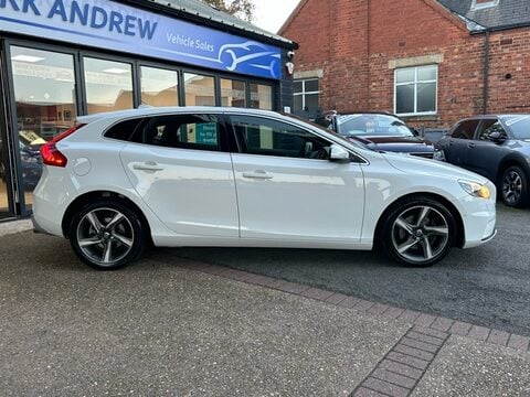 Volvo V40 D2 R-DESIGN NAV 2