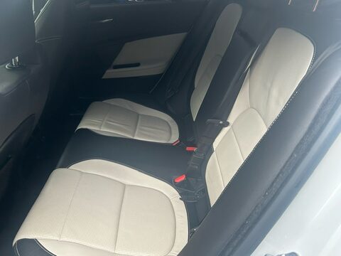 Jaguar XE R-SPORT 11