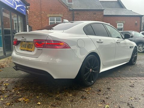 Jaguar XE R-SPORT 3