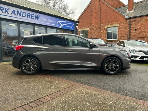 Ford Focus ST-LINE TDCI 2