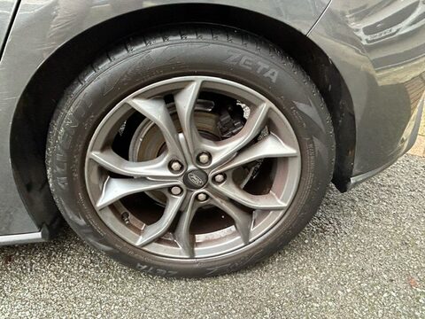 Ford Focus ST-LINE TDCI 8