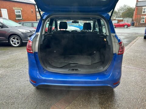 Ford B-Max ZETEC TDCI 12