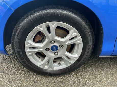 Ford B-Max ZETEC TDCI 4