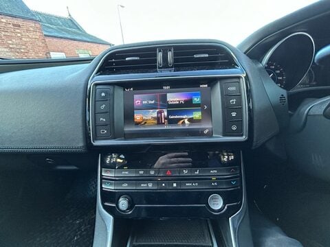 Jaguar XE PORTFOLIO 13