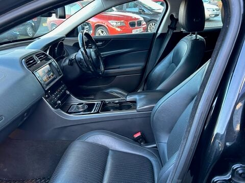 Jaguar XE PORTFOLIO 8