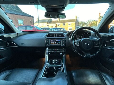 Jaguar XE PORTFOLIO 11