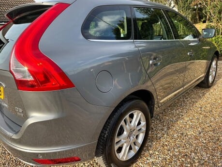 Volvo XC60 2.4 D5 SE Lux Nav AWD Euro 6 (s/s) 5dr 8