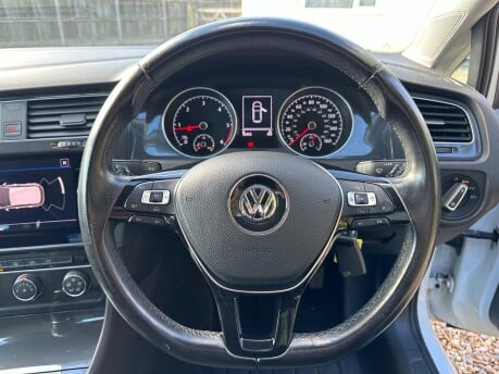 Volkswagen Golf 2.0 TDI SE Nav Euro 6 (s/s) 5dr 16