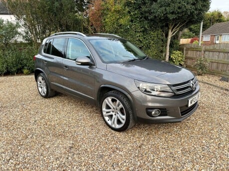 Volkswagen Tiguan 2.0 TDI BlueMotion Tech SE DSG 4WD Euro 5 (s/s) 5dr 4