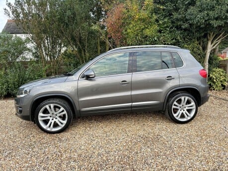 Volkswagen Tiguan 2.0 TDI BlueMotion Tech SE DSG 4WD Euro 5 (s/s) 5dr 5