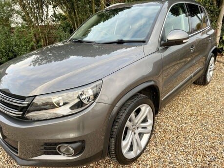 Volkswagen Tiguan 2.0 TDI BlueMotion Tech SE DSG 4WD Euro 5 (s/s) 5dr 7