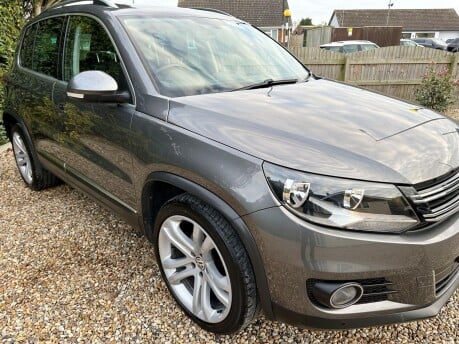 Volkswagen Tiguan 2.0 TDI BlueMotion Tech SE DSG 4WD Euro 5 (s/s) 5dr 9