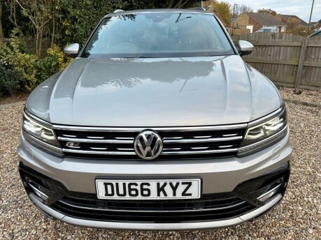 Volkswagen Tiguan 2.0 TDI BlueMotion Tech R-Line Euro 6 (s/s) 5dr 8