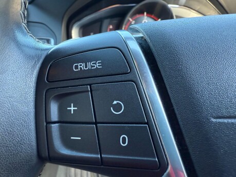 Volvo XC60 2.0 D4 R-Design Lux Nav Auto Euro 6 (s/s) 5dr 12