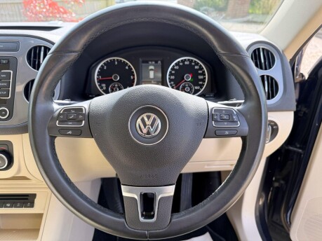 Volkswagen Tiguan 2.0 TDI BlueMotion Tech Match DSG 4WD Euro 5 (s/s) 5dr 17