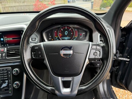 Volvo XC60 2.4 D5 R-Design Lux Nav Geartronic AWD Euro 5 5dr 15