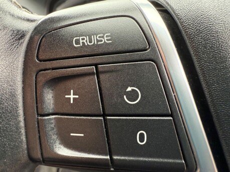 Volvo XC60 2.4 D5 R-Design Lux Nav Geartronic AWD Euro 5 5dr 16