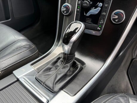 Volvo XC60 2.4 D5 R-Design Lux Nav Geartronic AWD Euro 5 5dr 21