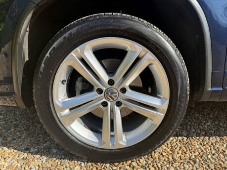 Volkswagen Tiguan 2.0 TDI BlueMotion Tech R-Line 4WD Euro 6 (s/s) 5dr 12
