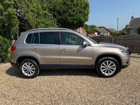 Volkswagen Tiguan 2.0 TDI BlueMotion Tech SE 4WD Euro 5 (s/s) 5dr 4