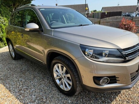 Volkswagen Tiguan 2.0 TDI BlueMotion Tech SE 4WD Euro 5 (s/s) 5dr 7