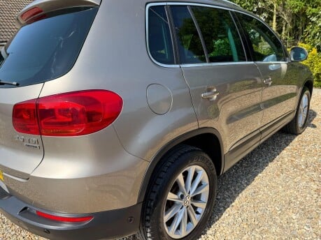 Volkswagen Tiguan 2.0 TDI BlueMotion Tech SE 4WD Euro 5 (s/s) 5dr 8