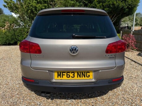 Volkswagen Tiguan 2.0 TDI BlueMotion Tech SE 4WD Euro 5 (s/s) 5dr 9