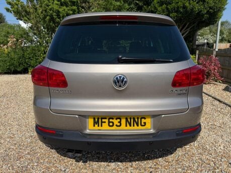 Volkswagen Tiguan 2.0 TDI BlueMotion Tech SE 4WD Euro 5 (s/s) 5dr 9