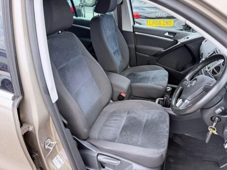 Volkswagen Tiguan 2.0 TDI BlueMotion Tech SE 4WD Euro 5 (s/s) 5dr 21