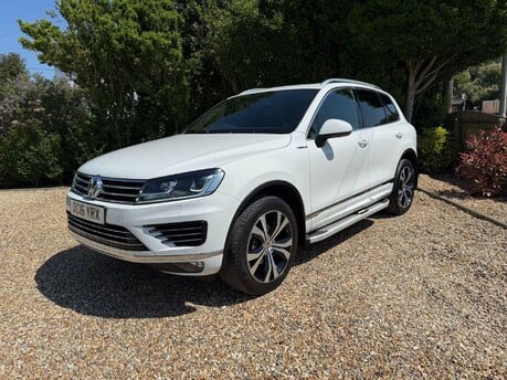 Volkswagen Touareg 3.0 TDI V6 BlueMotion Tech R-Line Tiptronic 4WD Euro 6 (s/s) 5dr