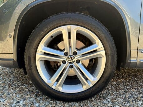 Volkswagen Tiguan 2.0 TDI BlueMotion Tech R-Line Edition 4WD Euro 6 (s/s) 5dr 11