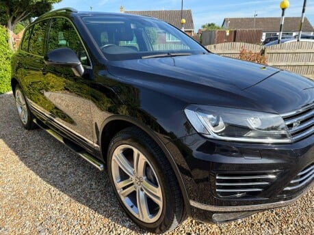 Volkswagen Touareg 3.0 TDI V6 BlueMotion Tech R-Line Tiptronic 4WD Euro 6 (s/s) 5dr 9