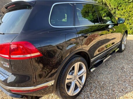 Volkswagen Touareg 3.0 TDI V6 BlueMotion Tech R-Line Tiptronic 4WD Euro 6 (s/s) 5dr 10