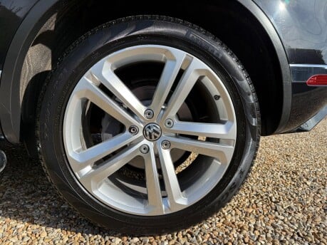 Volkswagen Touareg 3.0 TDI V6 BlueMotion Tech R-Line Tiptronic 4WD Euro 6 (s/s) 5dr 13