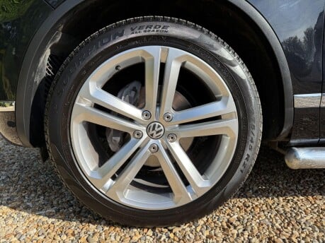 Volkswagen Touareg 3.0 TDI V6 BlueMotion Tech R-Line Tiptronic 4WD Euro 6 (s/s) 5dr 14
