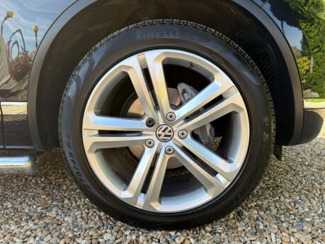 Volkswagen Touareg 3.0 TDI V6 BlueMotion Tech R-Line Tiptronic 4WD Euro 6 (s/s) 5dr 15