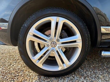 Volkswagen Touareg 3.0 TDI V6 BlueMotion Tech R-Line Tiptronic 4WD Euro 6 (s/s) 5dr 16