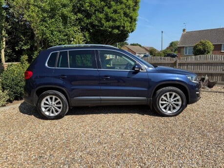 Volkswagen Tiguan 2.0 TDI BlueMotion Tech SE DSG 4WD Euro 5 (s/s) 5dr 4