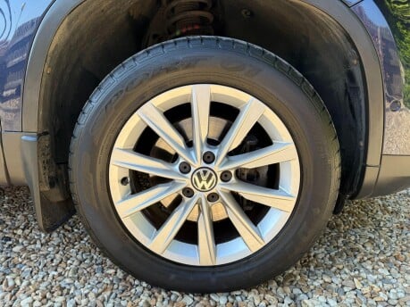 Volkswagen Tiguan 2.0 TDI BlueMotion Tech SE DSG 4WD Euro 5 (s/s) 5dr 13