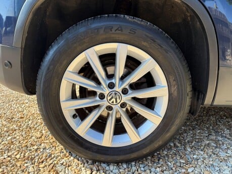 Volkswagen Tiguan 2.0 TDI BlueMotion Tech SE DSG 4WD Euro 5 (s/s) 5dr 14
