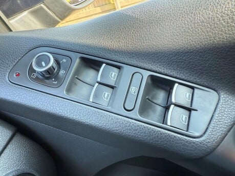 Volkswagen Tiguan 2.0 TDI BlueMotion Tech SE DSG 4WD Euro 5 (s/s) 5dr 19